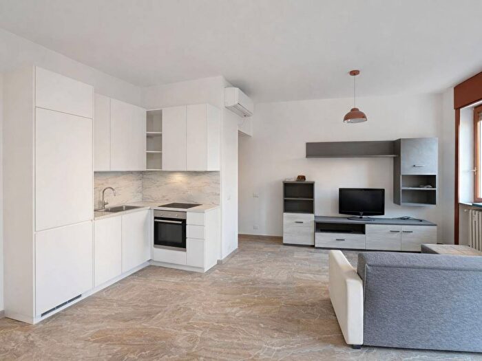 Appartamento bilocale in affitto in Viale San Gimignano, Bande Nere, Milano