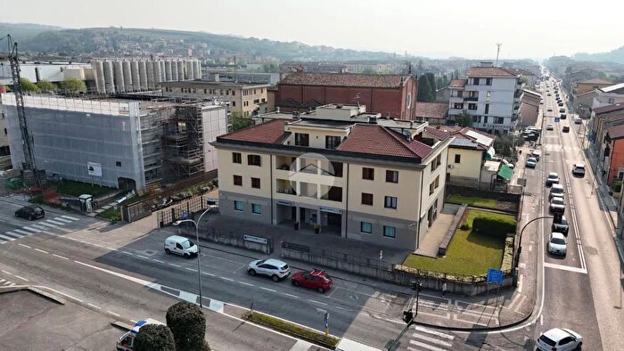 Appartamento trilocale in vendita in Via Montanara, Colognola Ai Colli