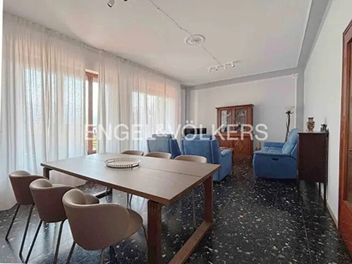 Appartamento quadrilocale in affitto in Via Arezzo, Massa