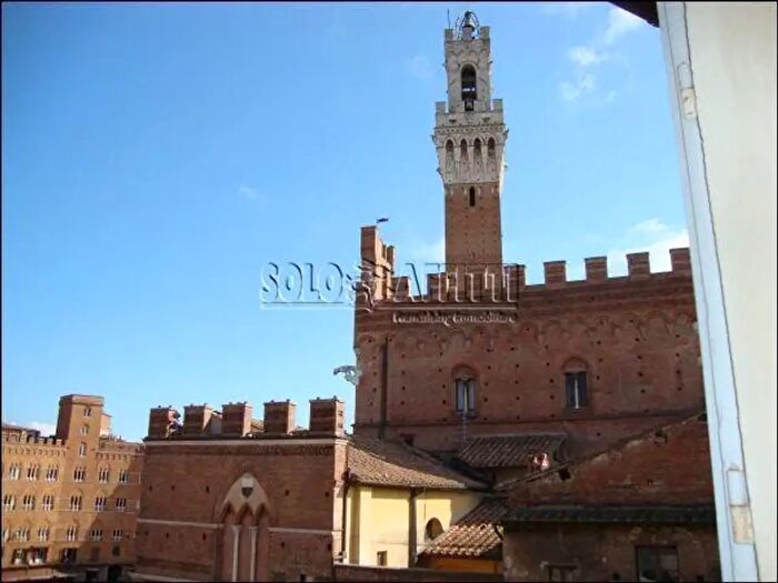 Appartamento trilocale in affitto in Via del Casato, Siena