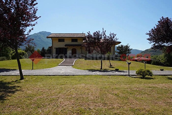 Appartamento con 5 locali in vendita in Via Fecicce Snc, Mignano Monte Lungo