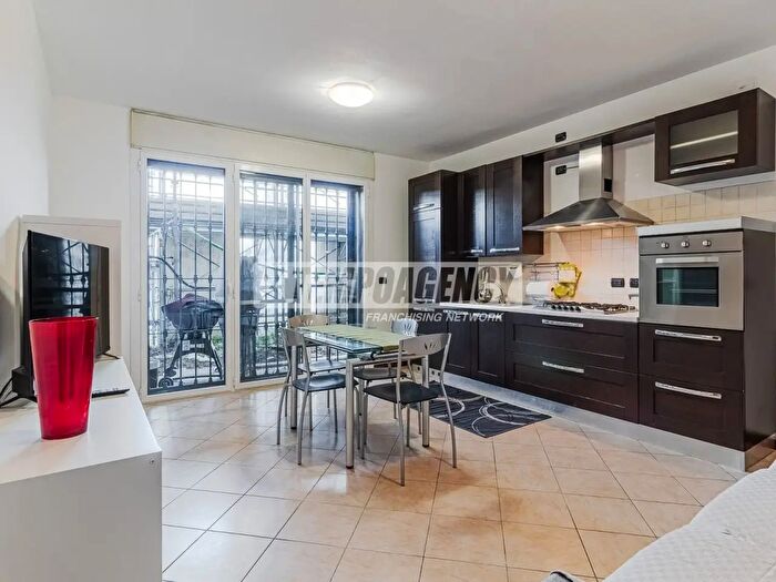 Appartamento bilocale in affitto in Via del Futurismo, Milano