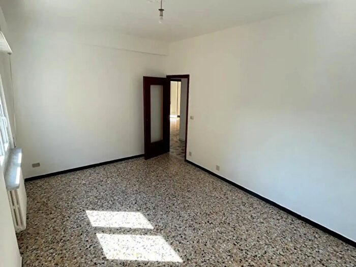 Appartamento quadrilocale in vendita in Via Artallo, Imperia