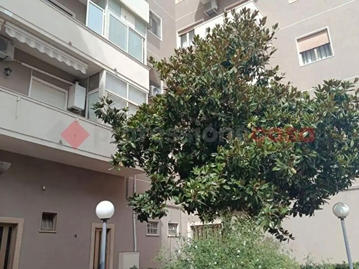 Appartamento con 5 locali in affitto in Via Filippo Juvara, Siracusa