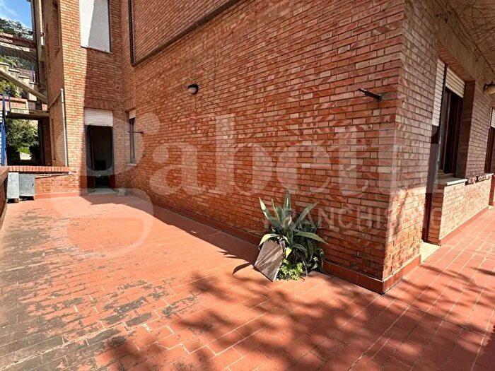 Appartamento con 9 locali in vendita in Monteriggioni