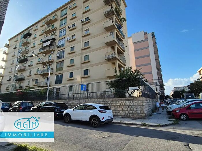 Appartamento con 6 locali in vendita in Via Nuccio Fedele Pollaci, Palermo