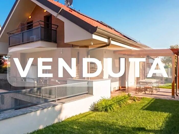 Casa con 6 locali in vendita in Via dei Gelsi, Busnago