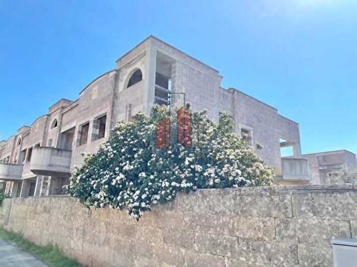 Casa con 5 locali in vendita in Casarano