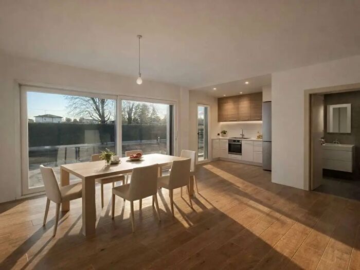 Appartamento trilocale in vendita in Via Valtellina, Villa Guardia