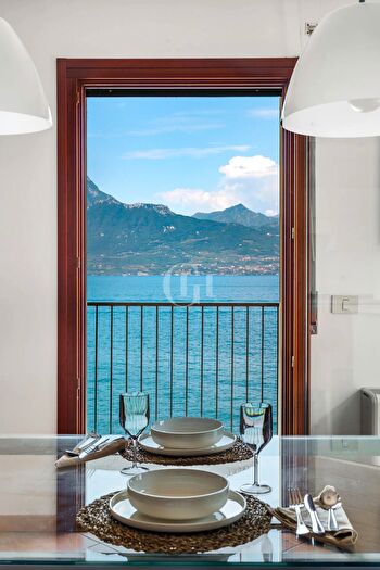 Appartamento quadrilocale in vendita in Torri Del Benaco