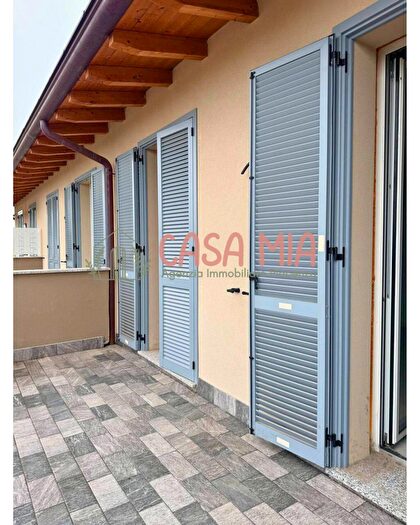 Casa quadrilocale in vendita in Via Deledda, Piacenza