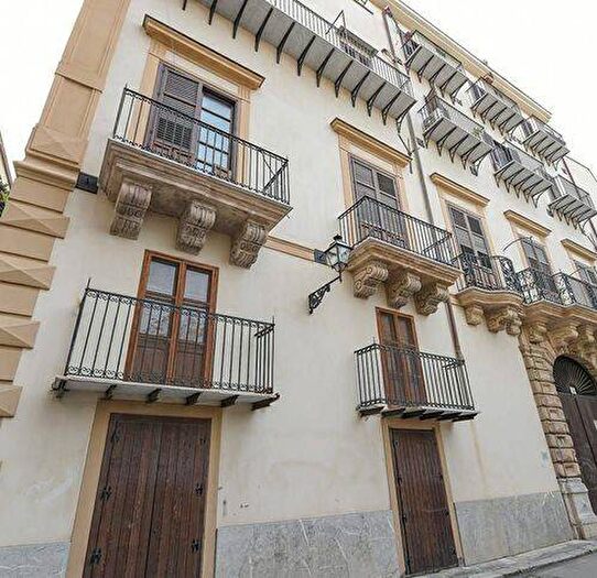 Appartamento monolocale in affitto in Via Alloro, Kalsa, Palermo