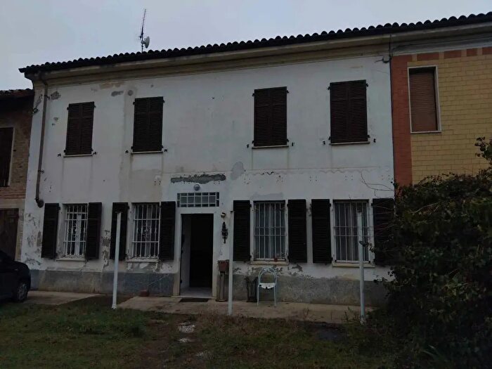 Casa con 5 locali in vendita in Alessandria