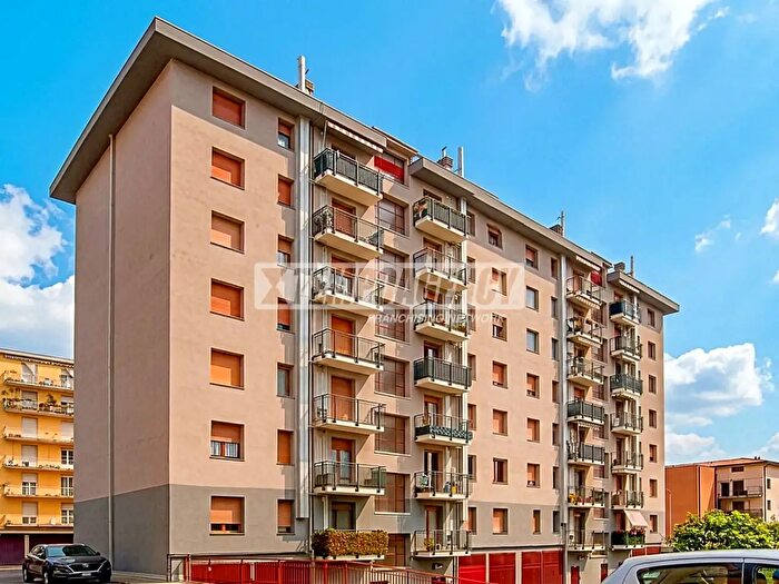 Appartamento trilocale in vendita in Via Monviso, Garbagnate Milanese