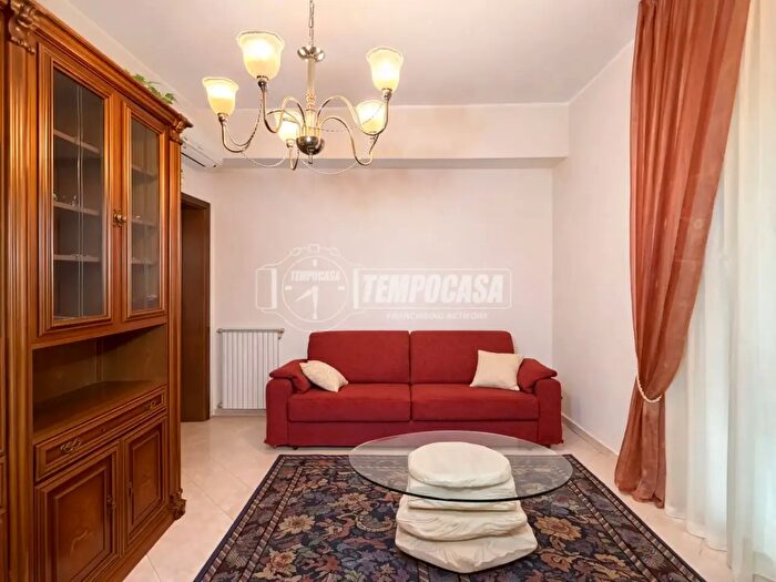 Appartamento quadrilocale in vendita in Via XXV Aprile, Merate