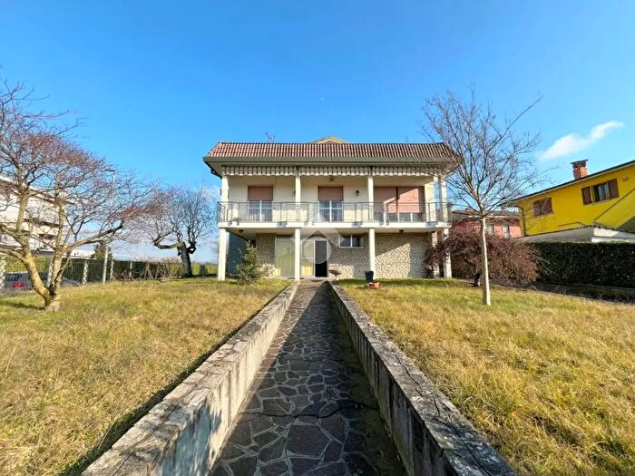 Casa con 5 locali in vendita in Via IV Novembre, Telgate