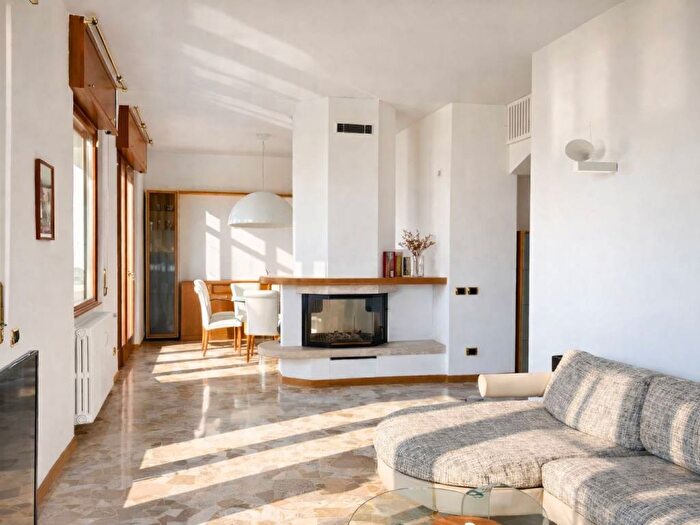 Appartamento quadrilocale in affitto in Via Pannonia, Argonne Corsica, Milano