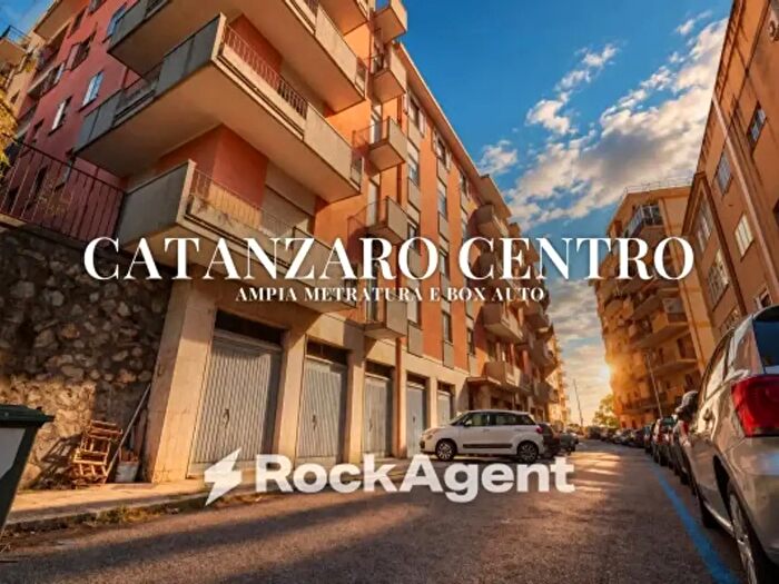 Appartamento con 5 locali in vendita in Via Eugenio De Riso, Catanzaro