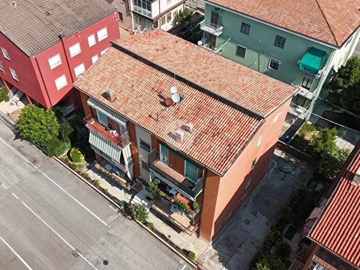 Appartamento quadrilocale in vendita in Via Monte Tenda, Verona