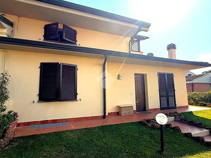 Casa con 6 locali in vendita in Via Friuli, San Miniato