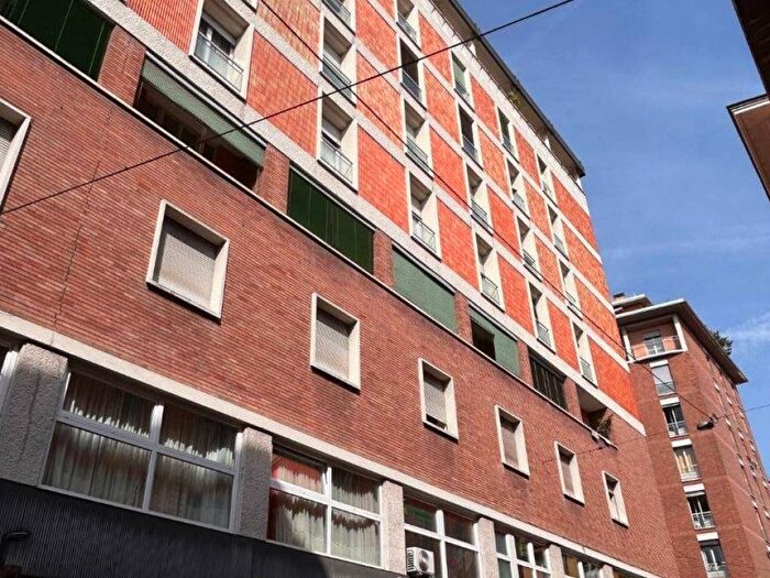 Appartamento con 5 locali in affitto in Via Giovanni Battista Morgagni, Centro Storico, Bologna