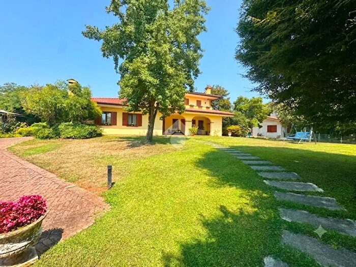 Casa con 7 locali in vendita in Via Alloro, Trevignano