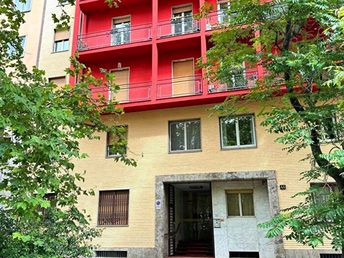 Appartamento trilocale in affitto in Viale Emilio Caldara, Montenero, Milano