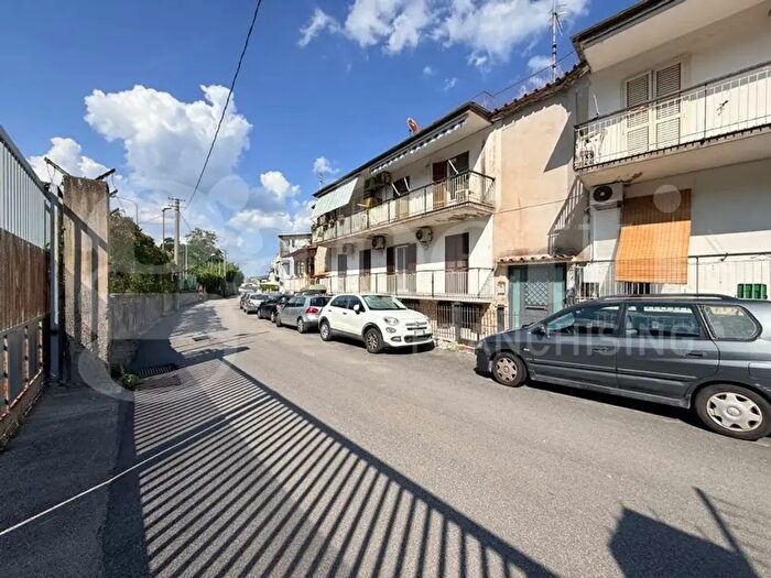 Appartamento trilocale in vendita in Via Miliscola, Bacoli