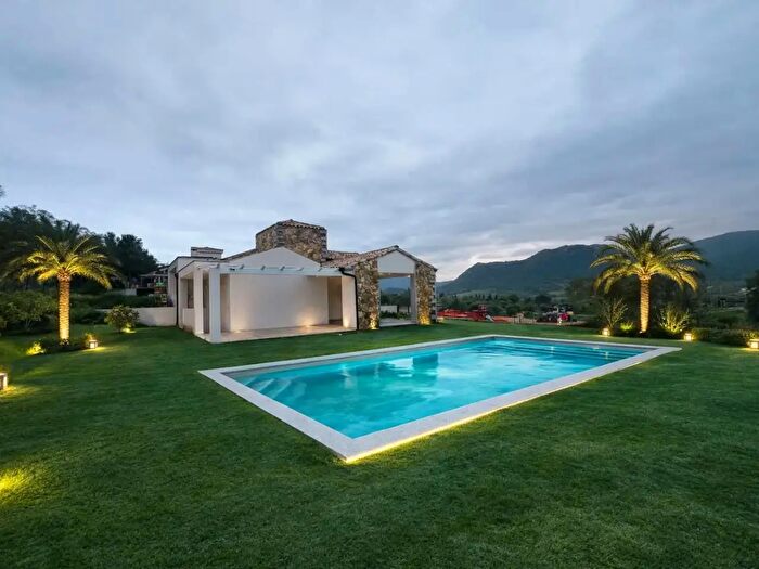 Casa con 7 locali in vendita in Via Monte Cannas, Castiadas