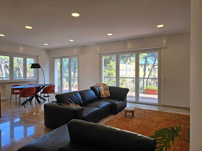 Casa con 6 locali in affitto in Via Edoardo Scarfoglio, Pineta, Pescara