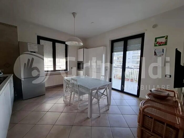 Appartamento con 5 locali in affitto in Via De Bartolo, Trani