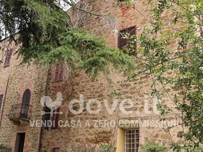Appartamento con 6 locali in vendita in Via Quadrani Pompili, Paciano