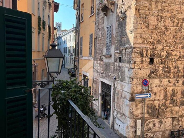 Appartamento trilocale in affitto in Via Carlo Cattaneo, Magenta Arnaldo, Brescia