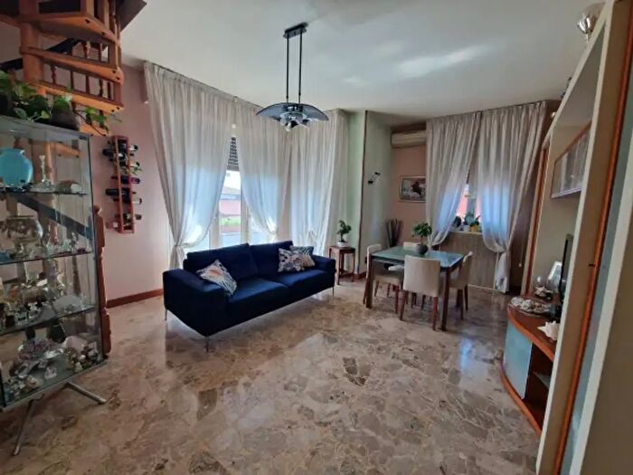 Appartamento con 5 locali in vendita in Via Achille Grandi, Modena