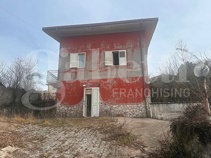 Casa con 6 locali in vendita in Via Contrada Cataldi, Montefalcione