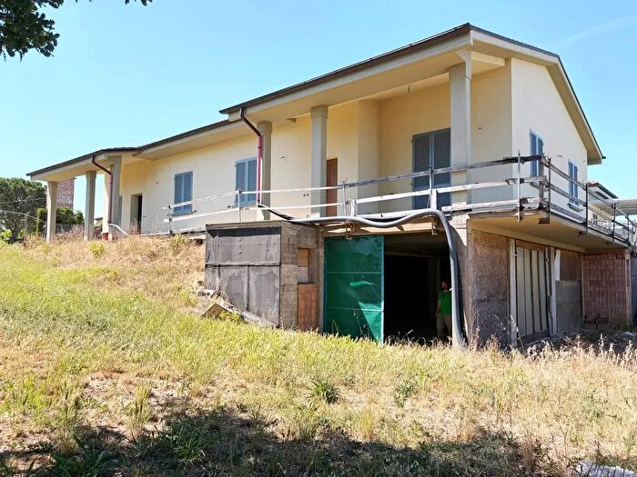 Casa con 6 locali in vendita in Castiglion Ubertini, Terranuova Bracciolini