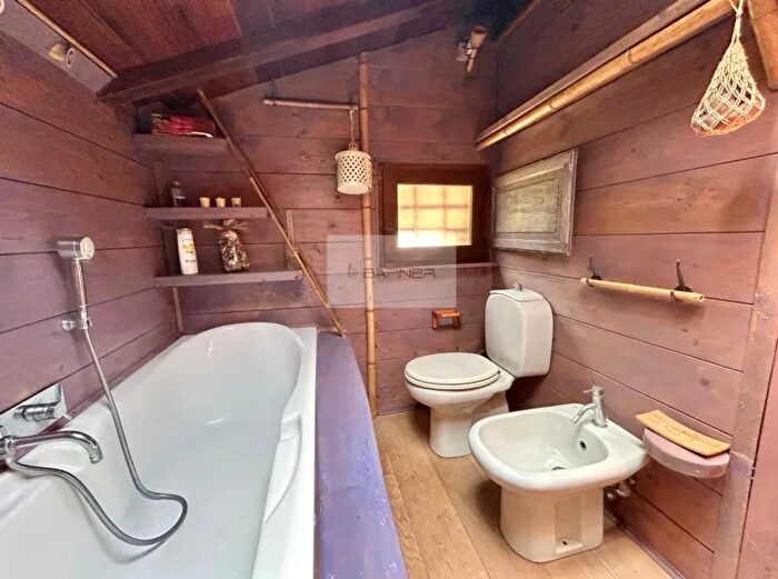 Casa con 5 locali in vendita in Camaiore