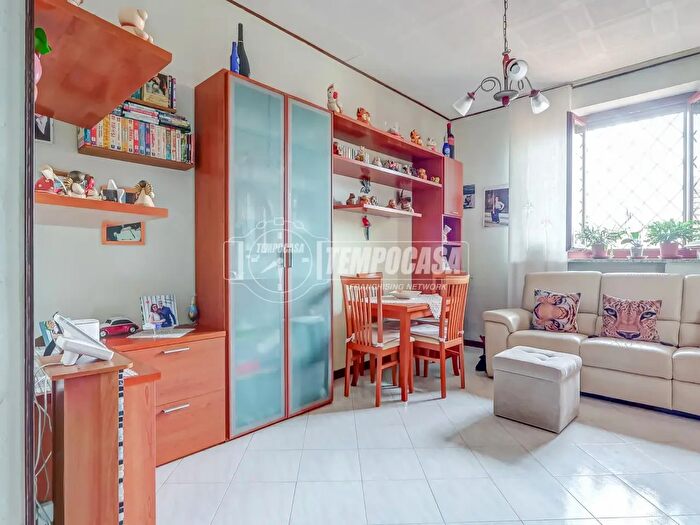 Appartamento trilocale in vendita in Via Monte Grappa, Borgomanero