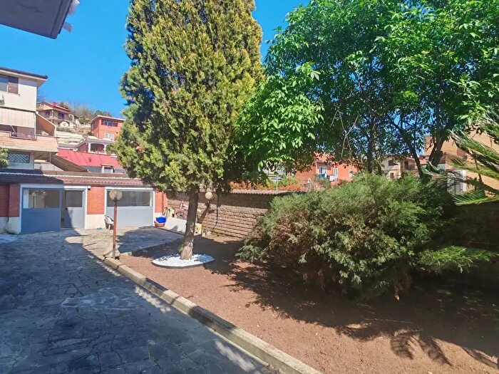 Appartamento quadrilocale in vendita in Roma