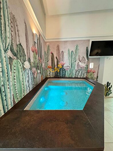 Appartamento con 9 locali in vendita in Piazza Manzoni, Monopoli