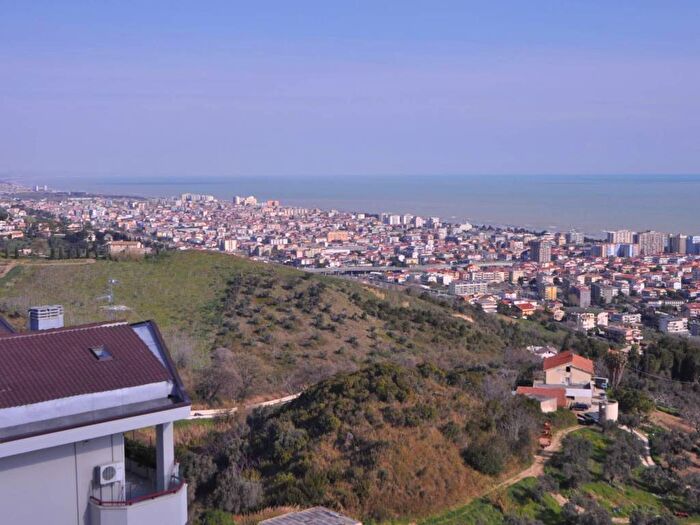 Casa con 5 locali in affitto in Strada Fonte BoreaColle del Telegrafo, Colle del Telegrafo Colle Scorrano, Pescara