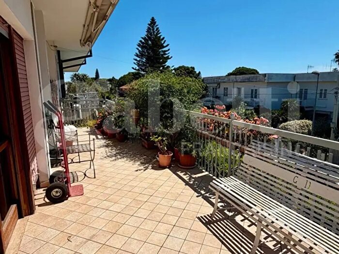 Appartamento quadrilocale in affitto in Viale Giunone, Palermo