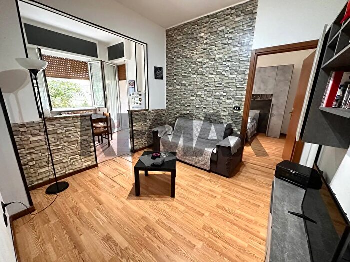 Appartamento trilocale in vendita in Via Mignone b, Savona