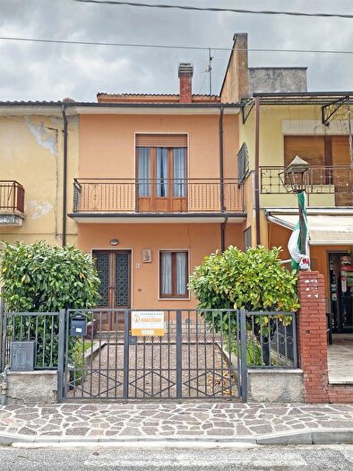 Appartamento con 6 locali in vendita in Civita D'Antino