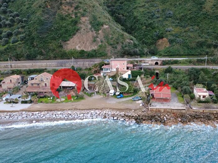 Appartamento quadrilocale in vendita in Santo Stefano Di Camastra