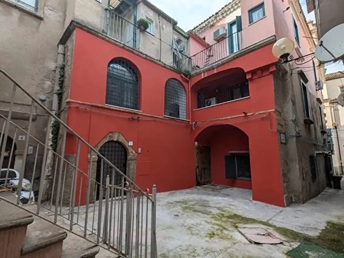 Appartamento quadrilocale in vendita in Vico Alcmeone Crotone, Crotone