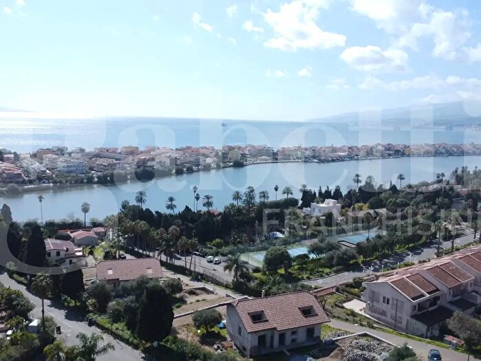 Casa con 10 locali in vendita in Via Consolare Pompea, Messina