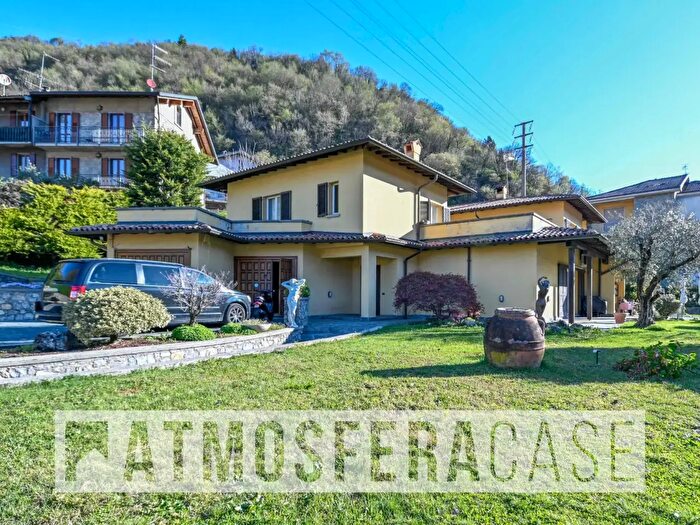 Casa con 6 locali in vendita in Via Capanizzoli, Zogno