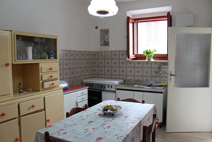 Casa con 6 locali in vendita in Via Trento E Trieste Furci Ch, Furci