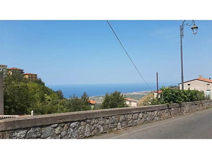 Appartamento trilocale in vendita in Via Santa Sofia Grisolia Cs, Grisolia